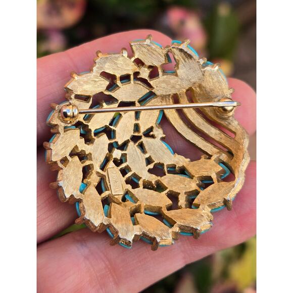 Vintage CROWN TRIFARI Faux TURQUOISE Gold Tone Pin Brooch, 2 inches - Picture 7 of 8